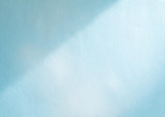 光の入った水色の壁