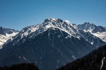 Obraz premium snow covered mountains in winter