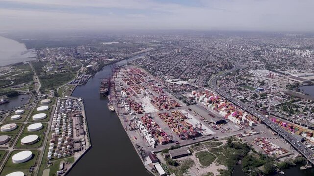 Puerto de Buenos Aires, Argentina: terminal portuaria, muelle, gr&uacute;as, contenedores, carga y descarga, almac&eacute;n, aduana, comercio internacional, log&iacute;stica, flete, operadores log&iacute;sticos, zona franca, des