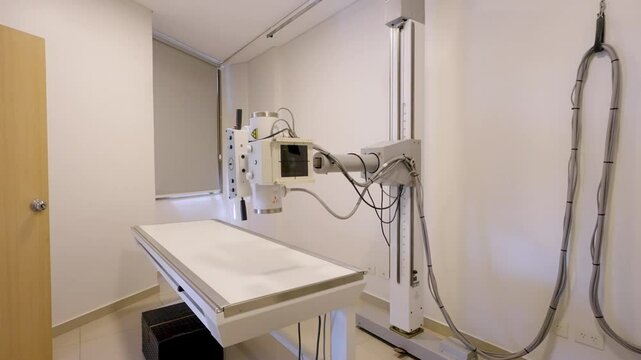 Equipo de rayos X en cl&iacute;nica de diagn&oacute;stico por im&aacute;genes. Radiografias, Rayos, Placas, Hospital. Cl&iacute;nica. Salud. Medicina. Centro Medico. 