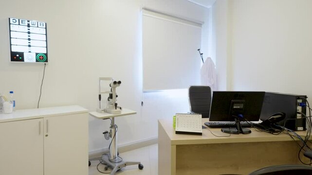 Oftalm&oacute;logo, oftalmolog&iacute;a, examen ocular, Hospital. Cl&iacute;nica. Salud. Medicina. Centro Medico. 