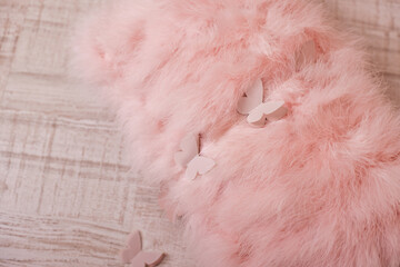 Fototapeta premium A soft pink fluffy pillow with decorative accents, adding a cozy touch to any interior.
