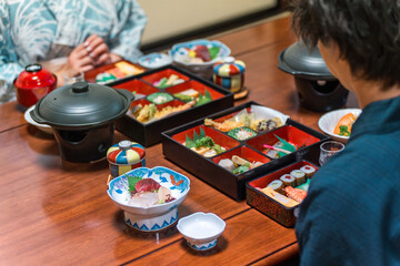 温泉旅館・旅館での食事・部屋食・夕食
