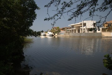 El estado Anzoategui nos presenta su arquitectura. A veces colonial,otras muy moderna con barcos y...