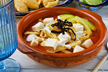 メキシコのトルティージャのスープ　ソパ・デ・トルティージャ (ソパデトルティージャ） ソパ・アステカ  Mexican tortilla soup　Sopa de Tortilla (Sopa Azteca）