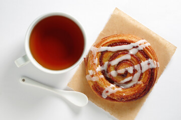 Cinnamon bun and tea