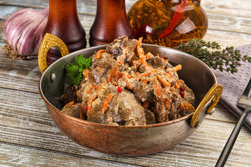 Chicken liver with cream and carrot