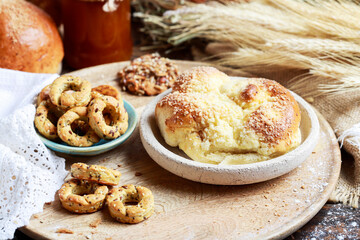 Cookies with grains and herbs in the shape of miniature pretzels. Homemade recipe.