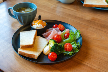 彩り豊かな洋風朝食プレート