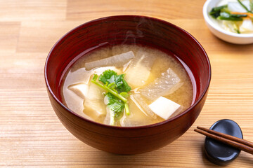 豆腐と大根の味噌汁