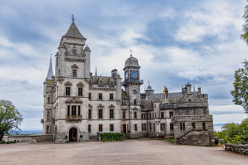 Fototapeta na wymiar Dunrobin Castle, fairy-tale gem overlooking North Sea, offers breathtaking gardens, exquisite summer blooms. A masterpiece of elegance, lush landscapes meet historic charm, unfold on manicured lawns.