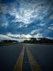 CAMINO AL ATARDECER