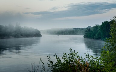 Fototapeta premium Mississippi River, Misty River Scene at Dawn