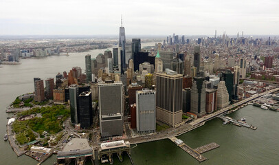 Obraz premium Aerial view of Lower Manhattan, including Wall Street, the One World Trade Center and the Hudson River
