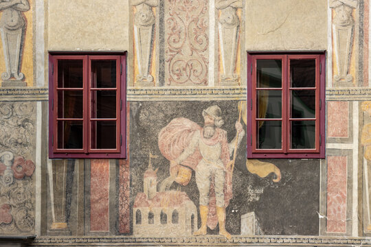 Painted house and 2 windows, Cesky Krumlov, Czechia