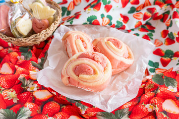 ストロベリーパン