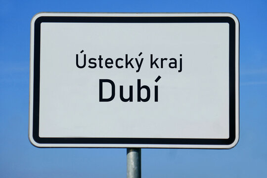 Ortsschild &Uacute;steck&yacute; kraj Dub&iacute;
