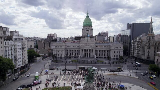 Congreso de La Naci&oacute;n Argentina, Buenos Aires, Argentina. Protesta. Poder. Pol&iacute;tica. Plano de Dron al atardecer.