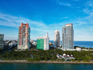 Obraz premium Aerial Miami south beach. Marina landscape in South Beach, USA. Skyline panorama. Sea beach. Miami South beach landscape aerial view. Skyscraper aerial on Miami marina, Florida