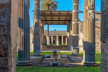 The House of the Labyrinth is a villa or dwelling with a double atrium and a peristyle with four high Corinthian-Italic columns. The interior houses a magnificent mosaic. 