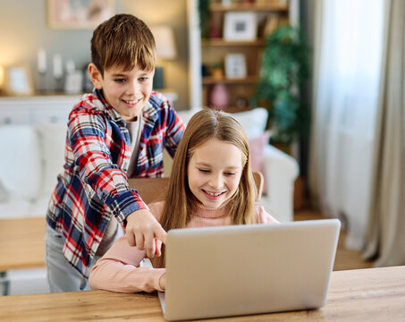 child girl boy childhood kid brother sister laptop computer tablet education technology homework school study learning student elearning