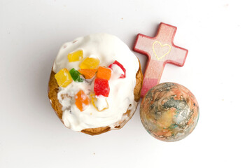 cross painted Easter egg and kulich