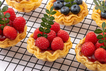 Fancy egg tarts 红树莓覆盆子水果花式蛋挞