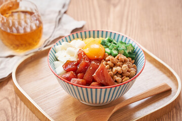 ばくだん丼 - ネバネバ食材たっぷりの海鮮丼