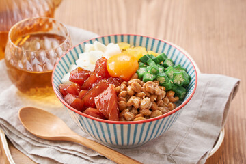 ばくだん丼 - ネバネバ食材たっぷりの海鮮丼