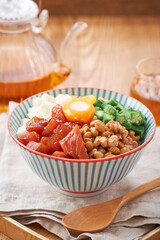 ばくだん丼 - ネバネバ食材たっぷりの海鮮丼