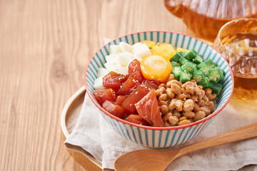 ばくだん丼 - ネバネバ食材たっぷりの海鮮丼