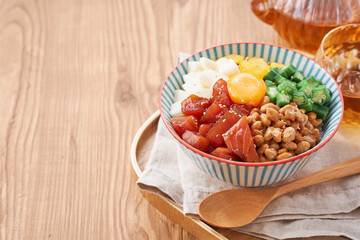 ばくだん丼 - ネバネバ食材たっぷりの海鮮丼