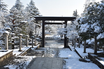 福島県の名所　開成山大神宮　周辺の風景　鳥居