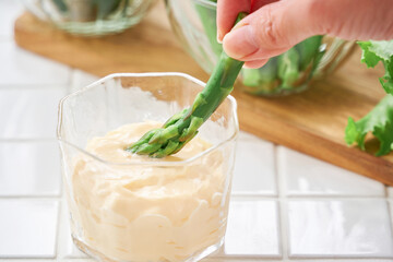 ガラスの器によそったマヨネーズ