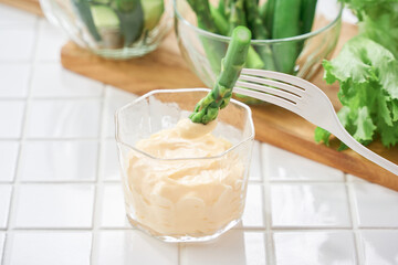 ガラスの器によそったマヨネーズ