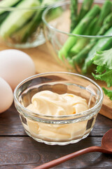 ガラスの器によそったマヨネーズ