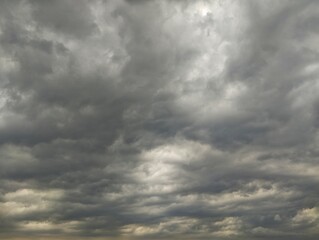Obraz premium Dramatic dark clouds overcast sky filled with dense clouds, strong wind and strom timelapse 
