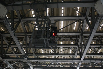 鉄骨構造と鉄道信号機