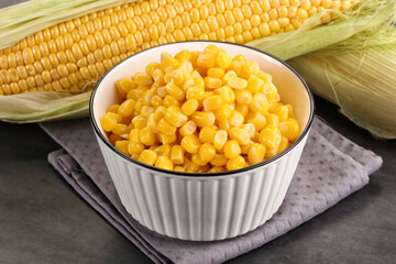 Canned sweet young corn grain