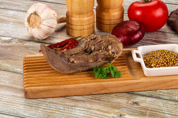 Steamed pork tongue with mustard