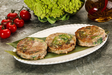 Roasted tuna medallion with broccoli