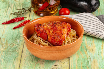 Pasta spaghetti with chicken thighs