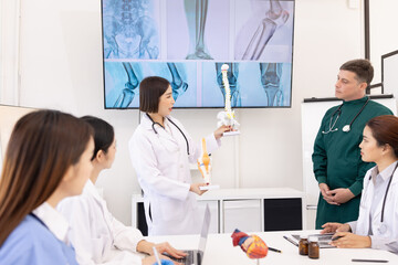 Obraz premium Team of doctor with human model and orthopedic surgeon, Healthcare and medical concept.