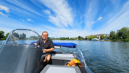 Fototapeta premium Mann am Boot