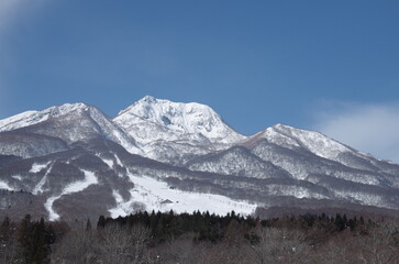 冬の妙高山と池の平アルペンブリックスキー場