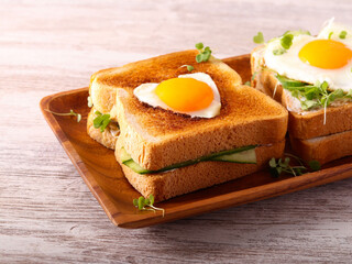 sandwiches with heart shaped egg