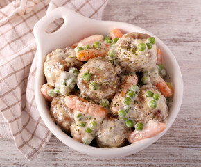 Meatballs with carrot and peas