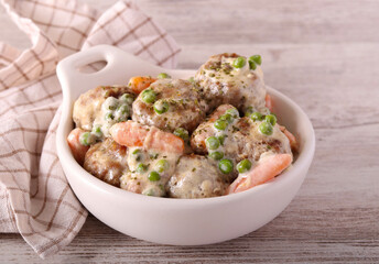 Meatballs with carrot and peas
