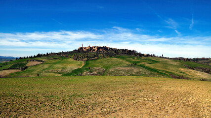 scorcio del borgo di Pienza e delle colline in Toscana