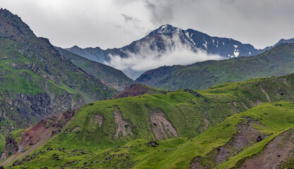Obraz premium white cloud in front of Caucasus mountain